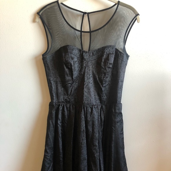 Guess mesh formal dress - Picture 3 of 8